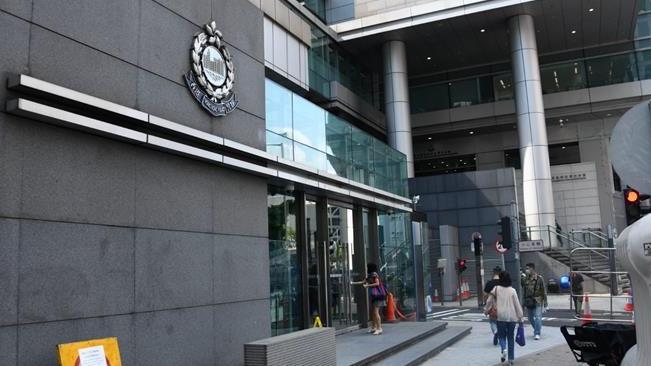 香港12日晚多区泛起违法行动 警方拘捕至少35人
