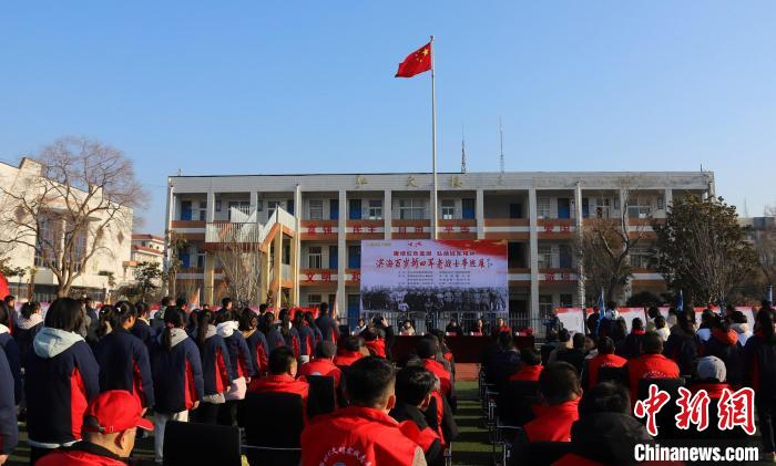滨海县第一初级中学师生们接受红色教育。　滨海县委宣传部供图