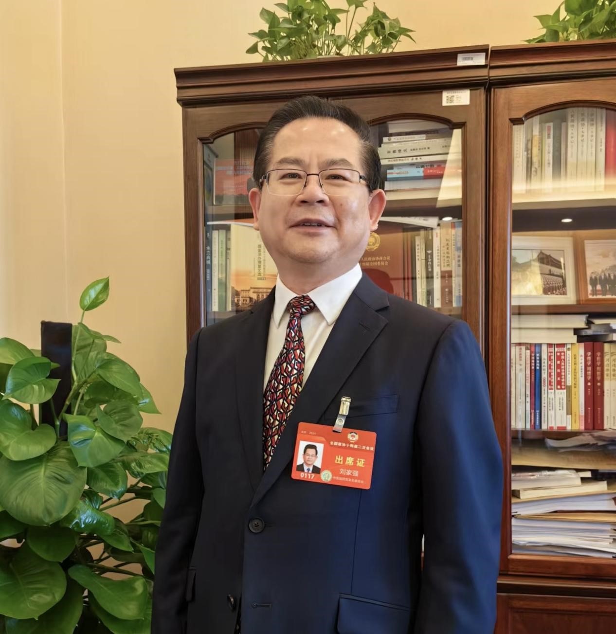 全国政协常委、民革中央副主席刘家强。 受访者供图