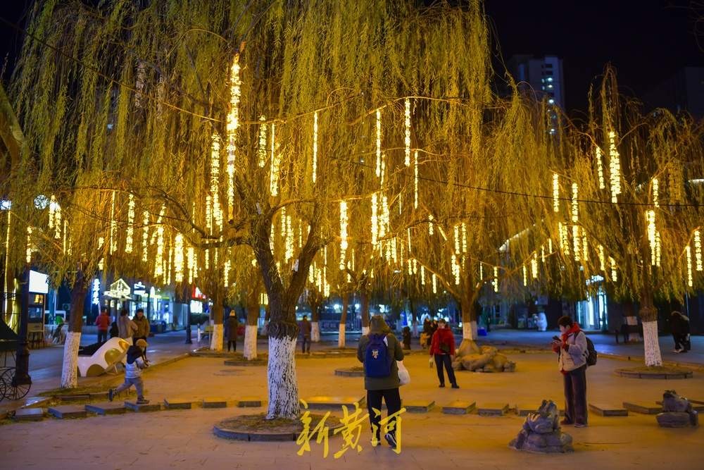 印象济南·泉世界花灯开装,年末亮灯迎新年