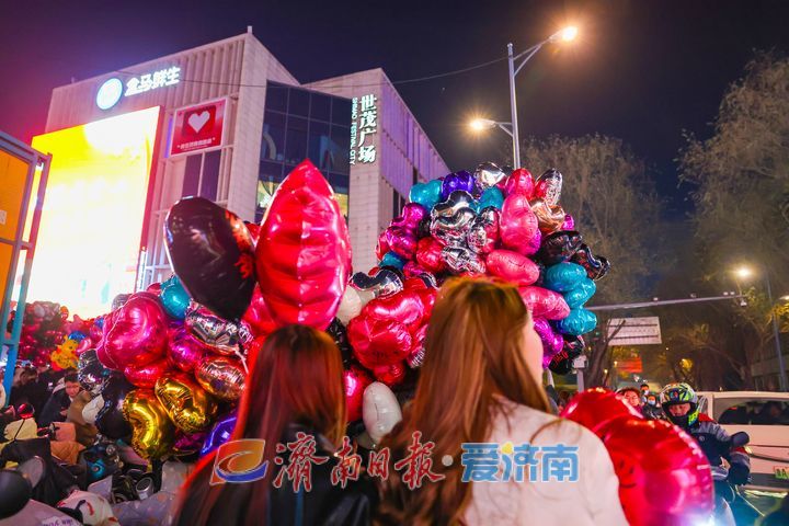 图集丨跨年夜,济南各大商圈活力爆棚