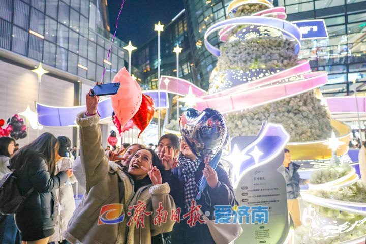 图集丨跨年夜,济南各大商圈活力爆棚