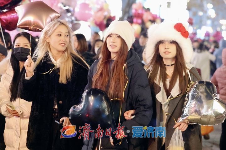 图集丨跨年夜,济南各大商圈活力爆棚