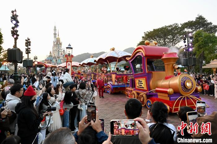 (新春见闻)香港迪士尼乐园举办“奇妙年年”活动贺新年