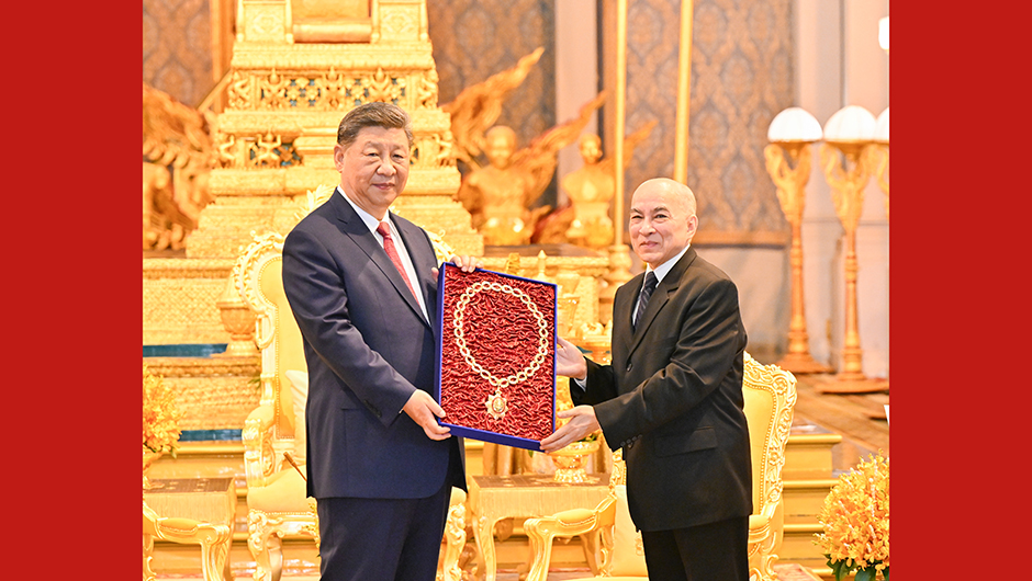 习近平会见柬埔寨国王西哈莫尼