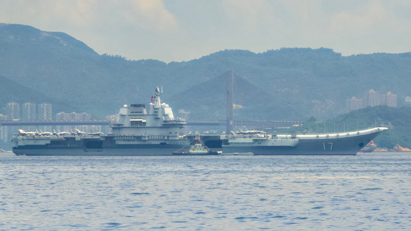 中国人民解放军海军山东舰编队抵达香港