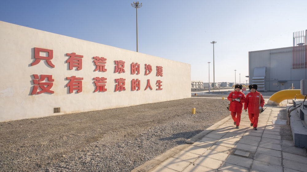 新春万里暖山河