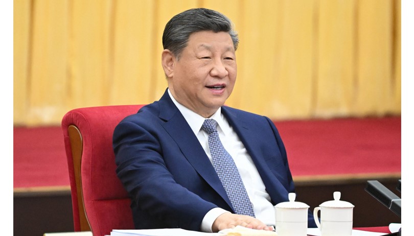 习近平看望全国政协委员