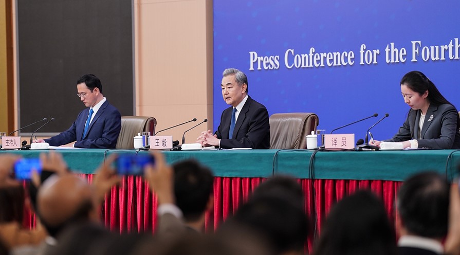王毅回答中外记者提问