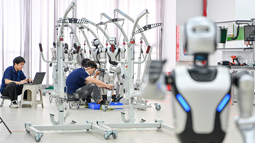 深圳首条人形机器人中试产线投运