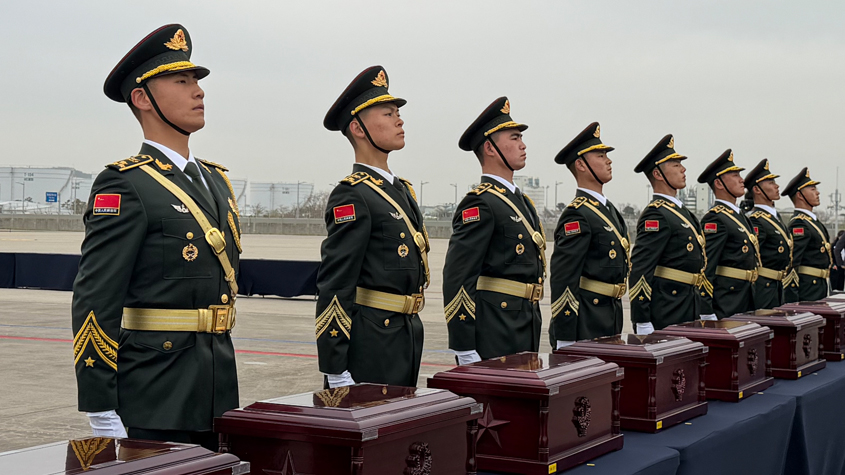 第十三批在韩中国人民志愿军烈士遗骸交接仪式在韩国仁川国际机场举行